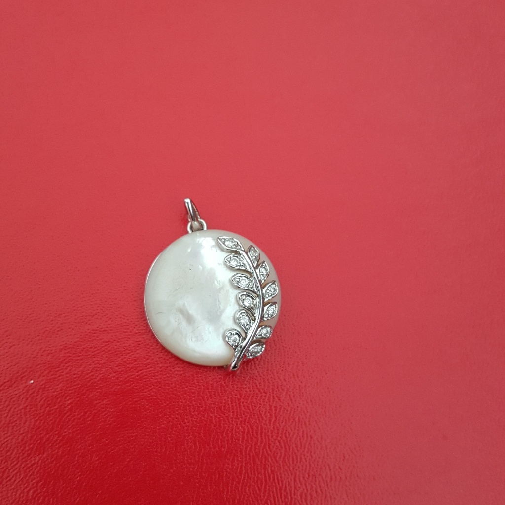 Mother Of Pearl Pendant W Simulated Diamond
